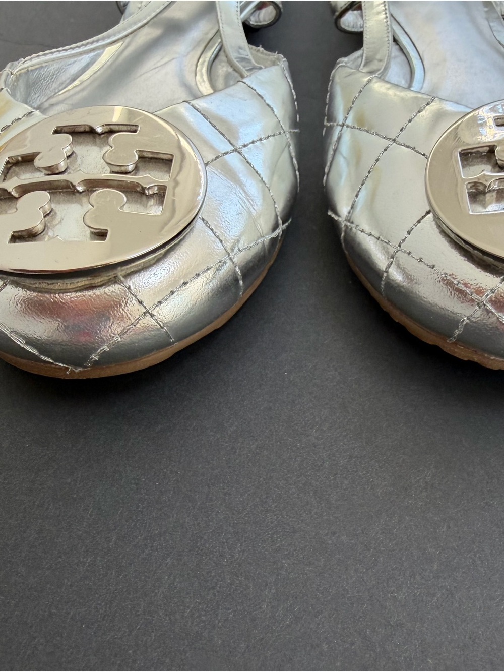 Tory Burch Metallic Silver Quilted Slingback Flats with Logo Size 7 - Picture 3 of 8